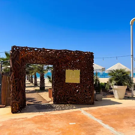 Apartment Beachfront & Sea View 110 *