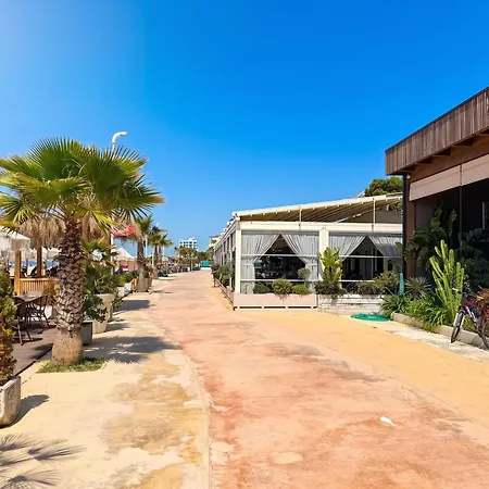 Apartment Beachfront & Sea View 110 *